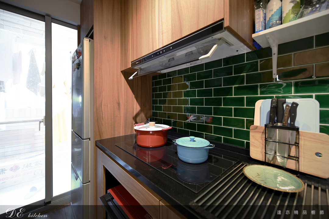 廚房設計｜SAKURA 觸控隱藏型除油煙機 渦輪變頻｜Panasonic IH調理爐／IH電磁爐